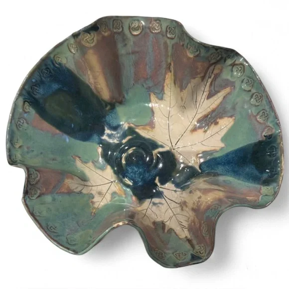 Studio Pottery Ruffled Bowl - Picture 2 of 14